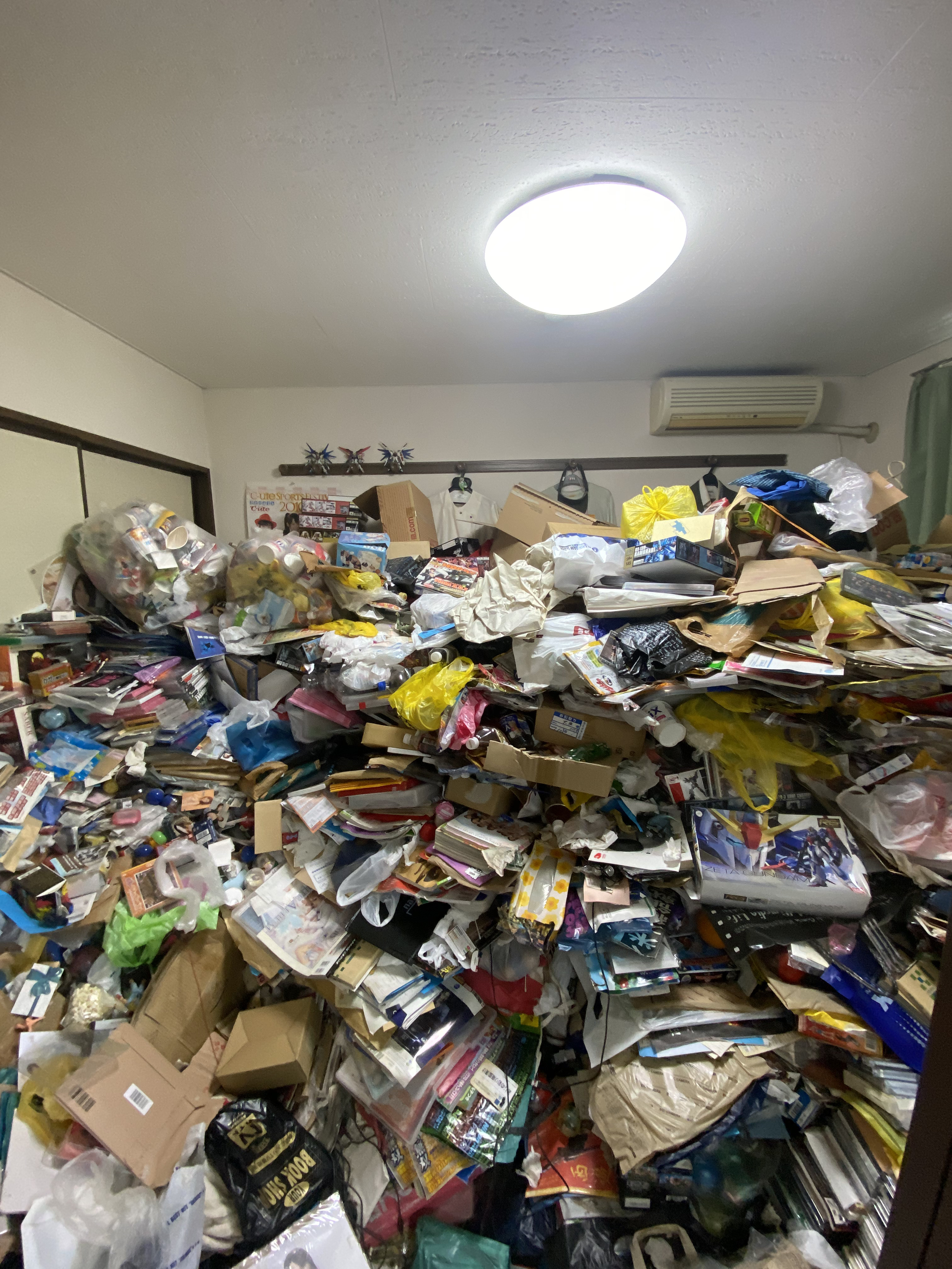 片付けサポート 川崎市高津区｜趣味の品が大量にある部屋